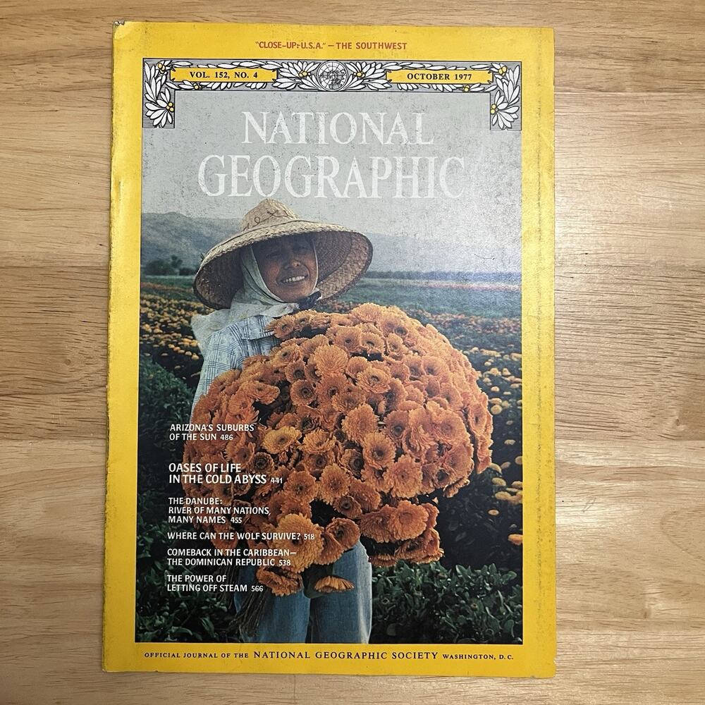 National Geographic October 1977 Magazine Arizona Danube River Wolves Deep Sea